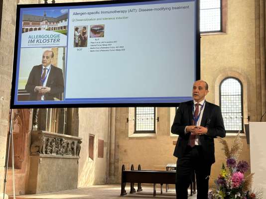 Óscar Palomares recibe el AeDA Immunotherapy Award 2025